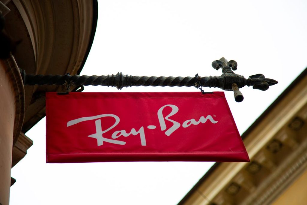 Ray-Ban store stendardo